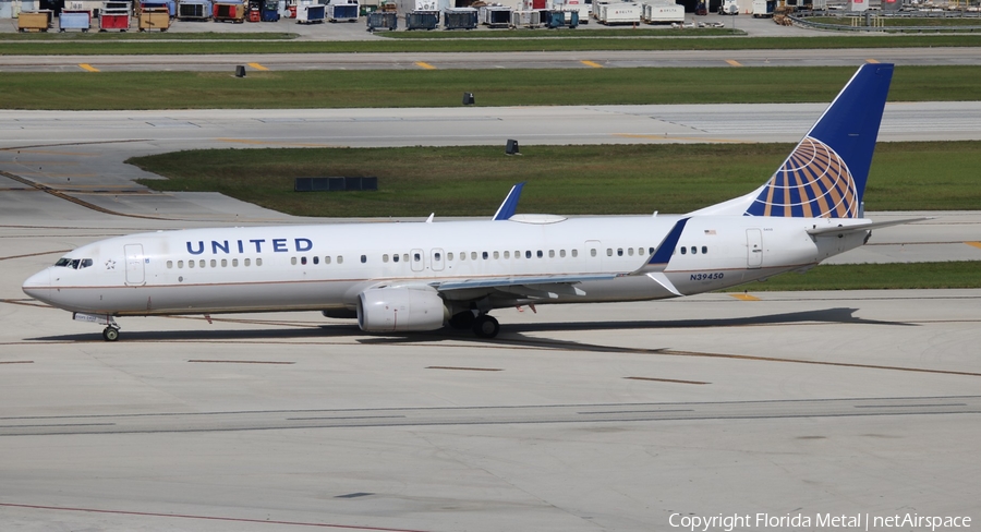 United Airlines Boeing 737-924(ER) (N39450) | Photo 381002