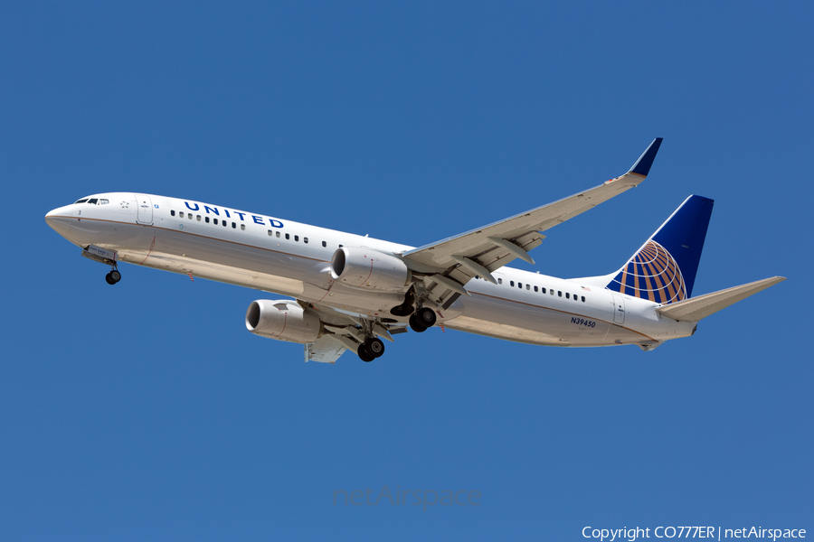 United Airlines Boeing 737-924(ER) (N39450) | Photo 26450