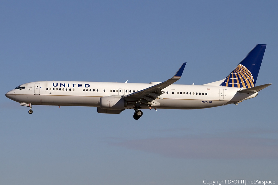 United Airlines Boeing 737-924(ER) (N39450) | Photo 465111