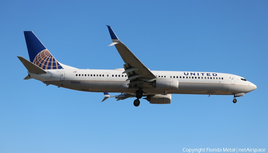 United Airlines Boeing 737-924(ER) (N39450) | Photo 381003