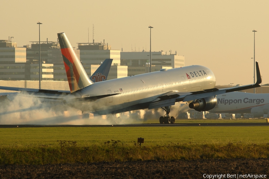 Delta Air Lines Boeing 767-324(ER) (N394DL) | Photo 216046