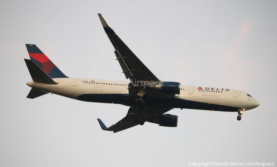 Delta Air Lines Boeing 767-324(ER) (N394DL) | Photo 581791
