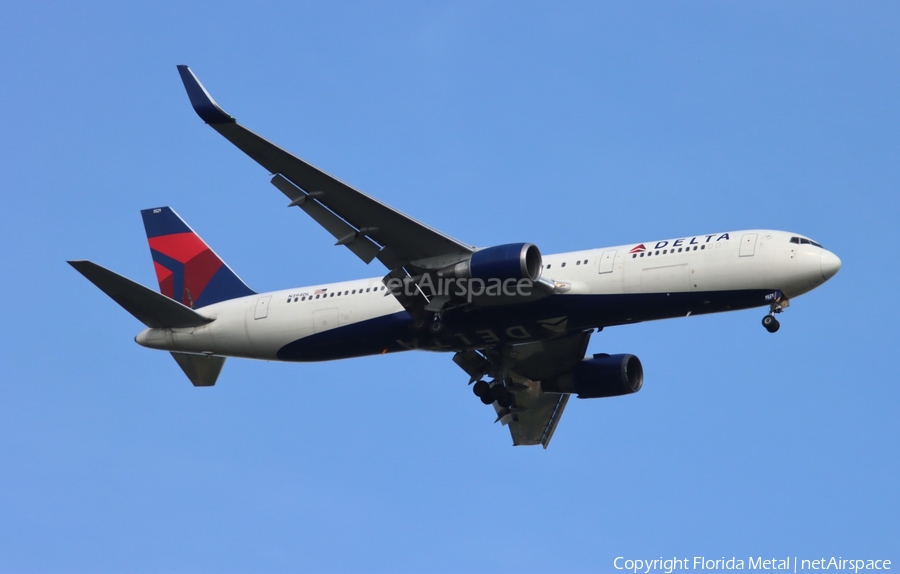 Delta Air Lines Boeing 767-324(ER) (N394DL) | Photo 616482