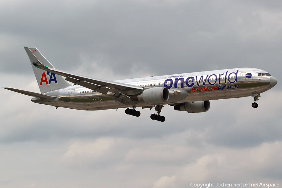 American Airlines Boeing 767-323(ER) (N395AN) | Photo 22223