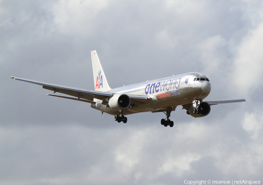 American Airlines Boeing 767-323(ER) (N395AN) | Photo 2298