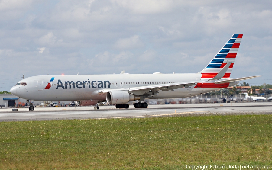 American Airlines Boeing 767-323(ER) (N395AN) | Photo 326897