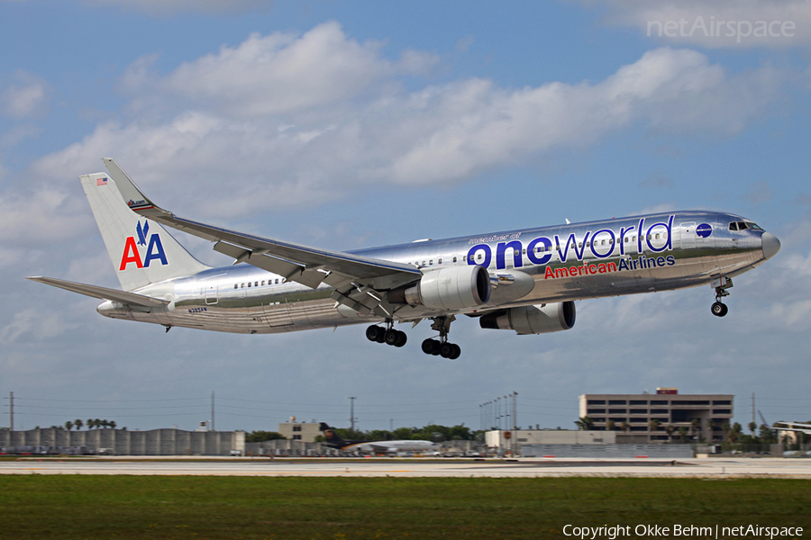 American Airlines Boeing 767-323(ER) (N395AN) | Photo 36641
