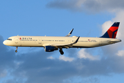 Delta Air Lines Airbus A321-211 (N395DZ) at  New York - LaGuardia, United States