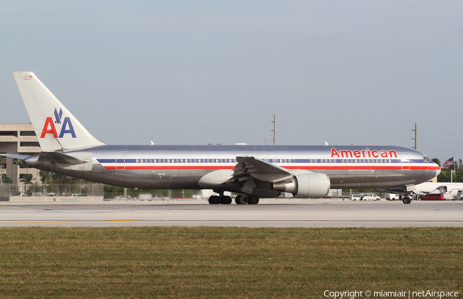 American Airlines Boeing 767-323(ER) (N398AN) | Photo 1106