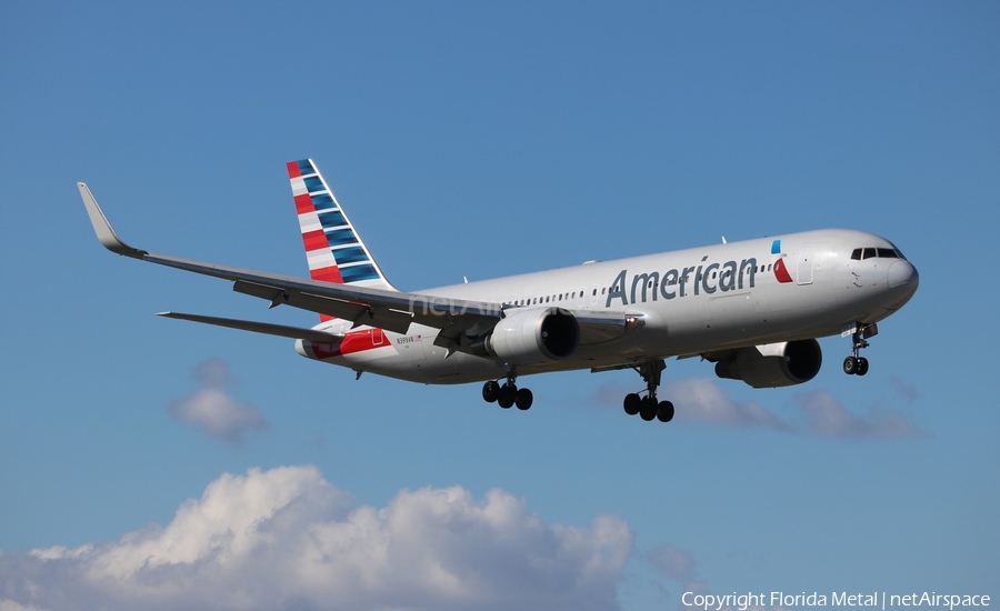 American Airlines Boeing 767-323(ER) (N399AN) | Photo 581823