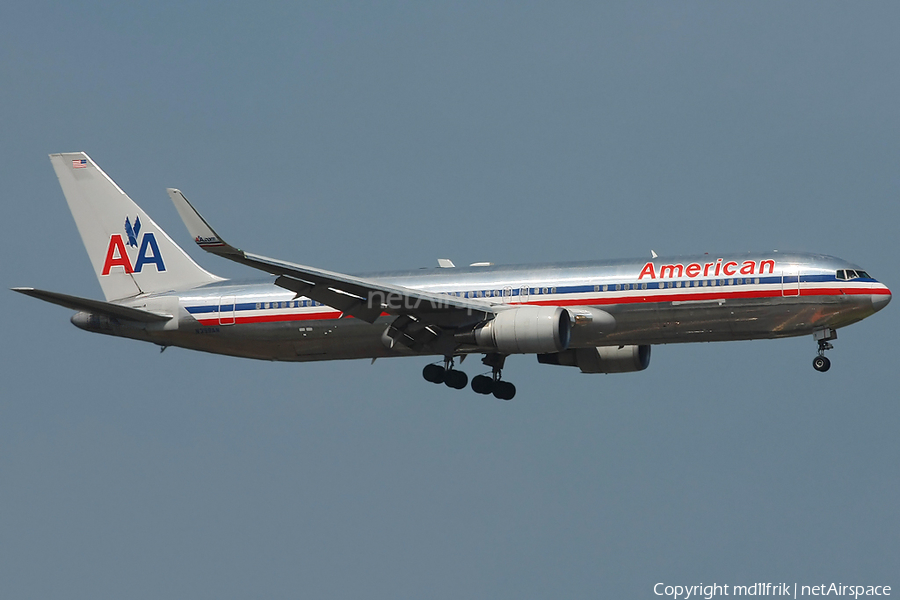 American Airlines Boeing 767-323(ER) (N399AN) | Photo 373305