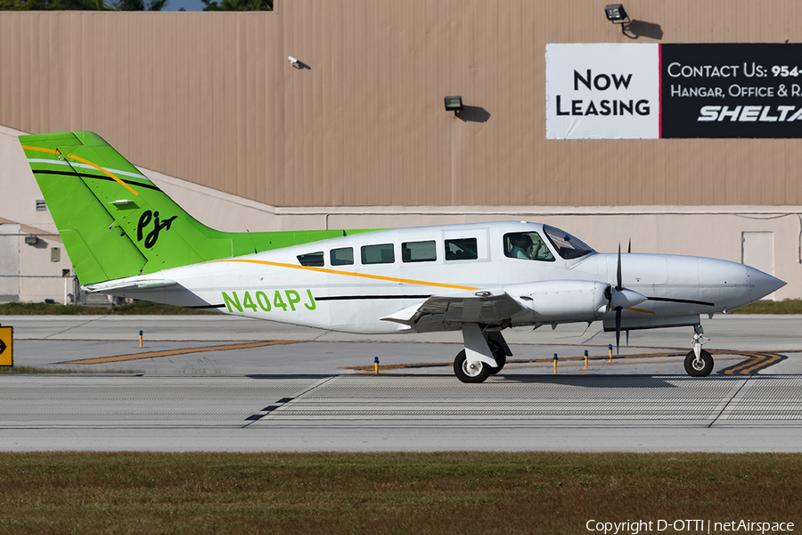 (Private) Cessna 402C (N404PJ) | Photo 135755