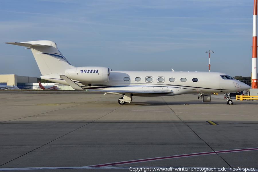 (Private) Dassault Falcon 2000LX (N409GB) | Photo 588597