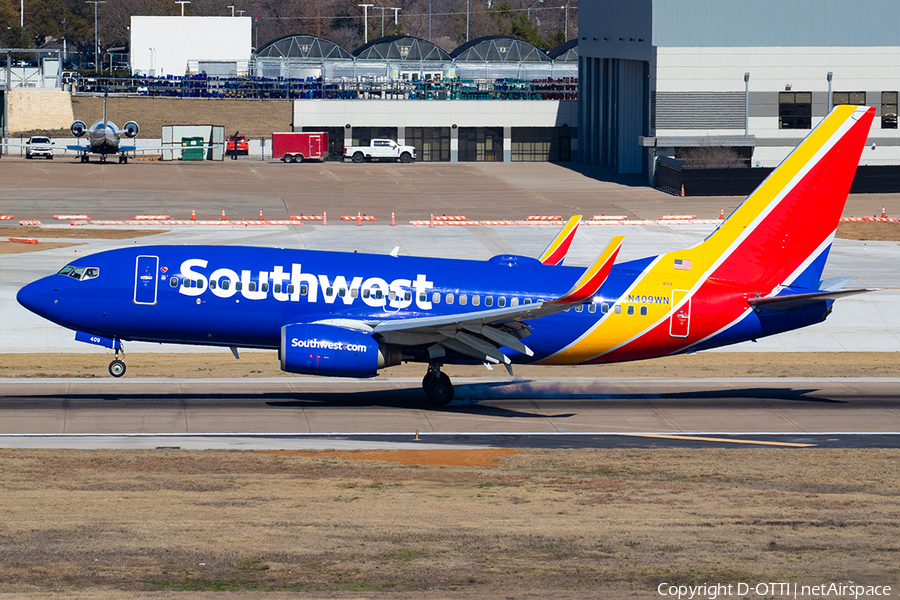 Southwest Airlines Boeing 737-7H4 (N409WN) | Photo 679271