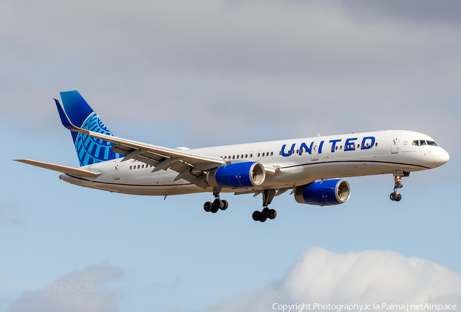 United Airlines Boeing 757-224 (N41135) | Photo 577120