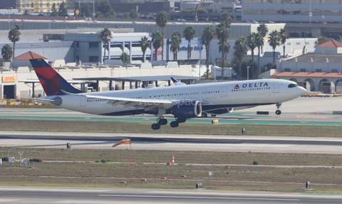 Delta Air Lines Airbus A330-941N (N414DZ) at  Los Angeles - International, United States