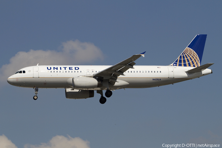 United Airlines Airbus A320-232 (N421UA) | Photo 336554