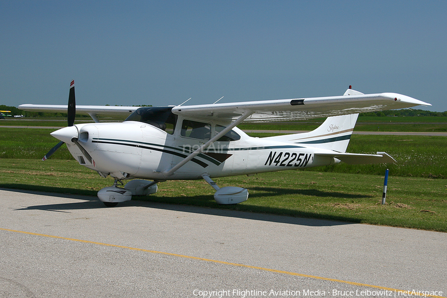 (Private) Cessna 182S Skylane (N4225N) | Photo 160841