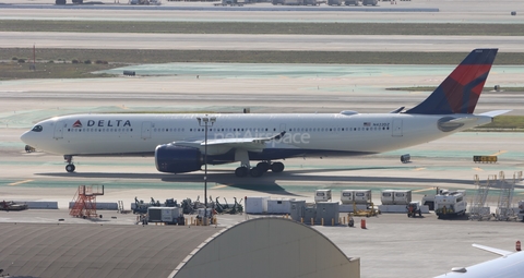 Delta Air Lines Airbus A330-941N (N422DZ) at  Los Angeles - International, United States