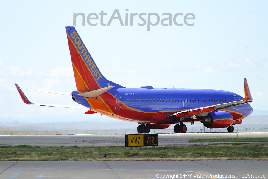 Southwest Airlines Boeing 737-7H4 (N425LV) | Photo 49121