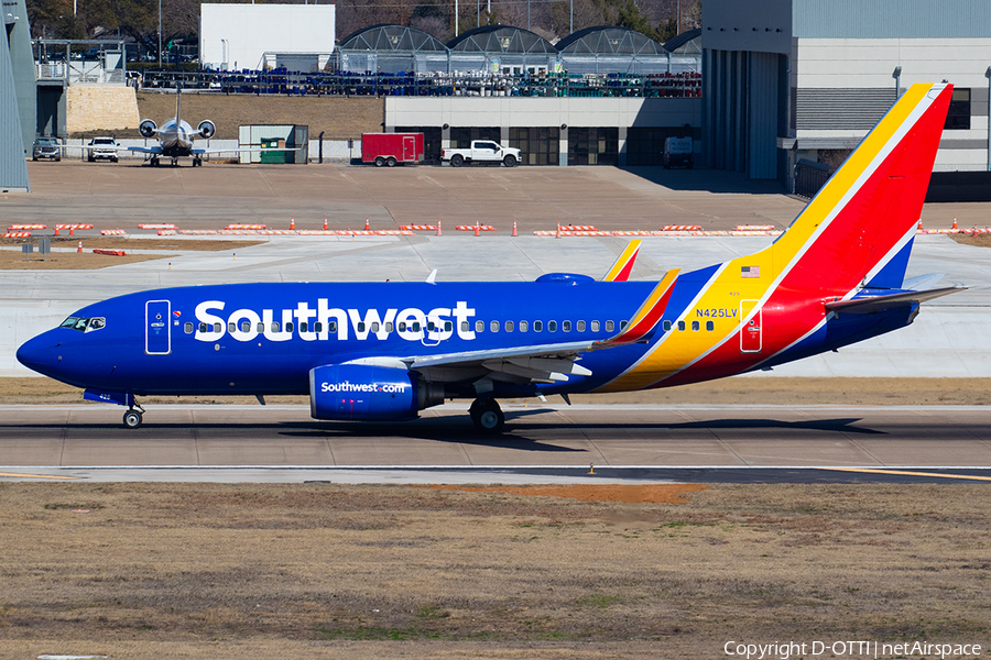 Southwest Airlines Boeing 737-7H4 (N425LV) | Photo 679093