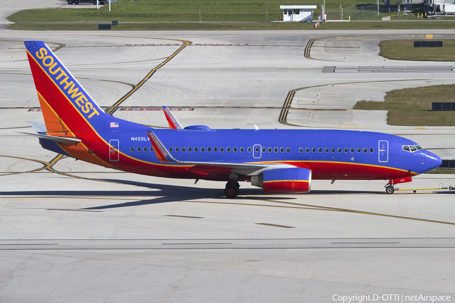 Southwest Airlines Boeing 737-7H4 (N425LV) | Photo 429881