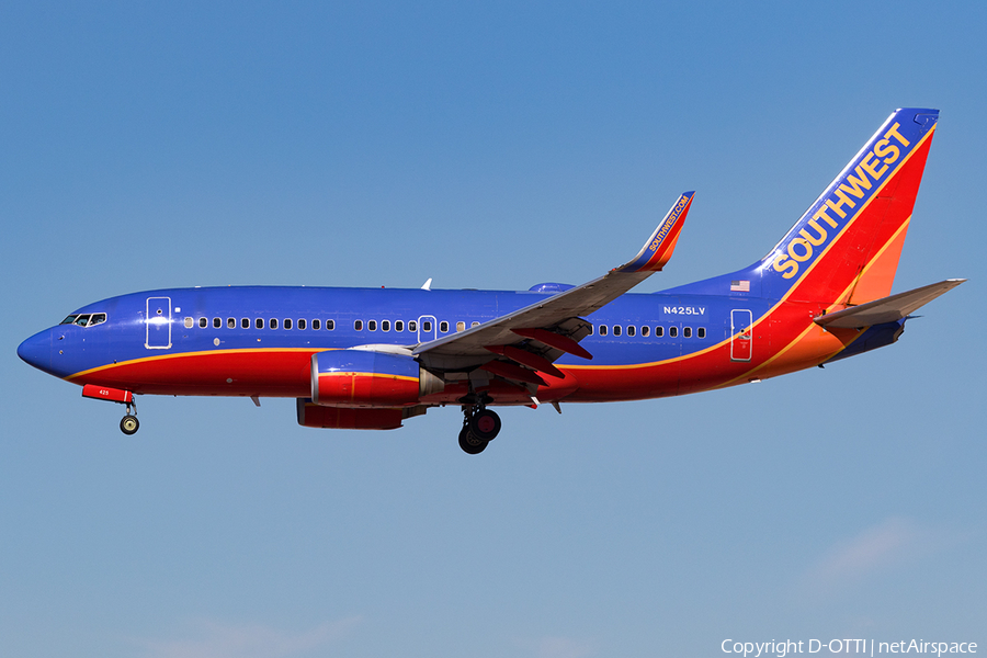 Southwest Airlines Boeing 737-7H4 (N425LV) | Photo 141484