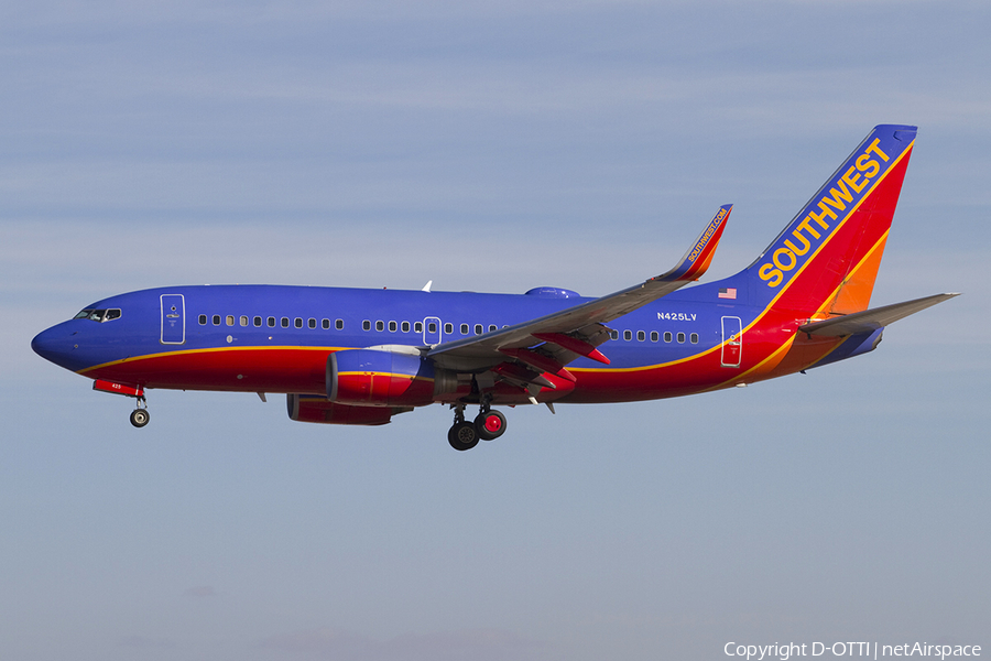 Southwest Airlines Boeing 737-7H4 (N425LV) | Photo 341717
