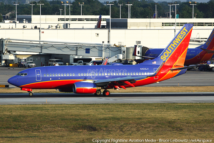 Southwest Airlines Boeing 737-7H4 (N425LV) | Photo 85971