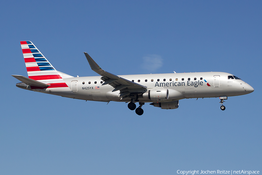 American Eagle (Republic Airlines) Embraer ERJ-175LR (ERJ-170-200LR) (N425YX) | Photo 104335
