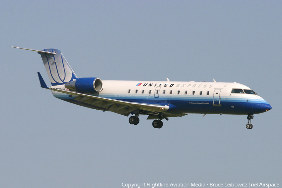 United Express (Air Wisconsin) Bombardier CRJ-200LR (N433AW) | Photo 171393