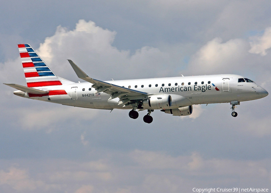 American Eagle (Republic Airlines) Embraer ERJ-175LR (ERJ-170-200LR) (N442YX) | Photo 95119