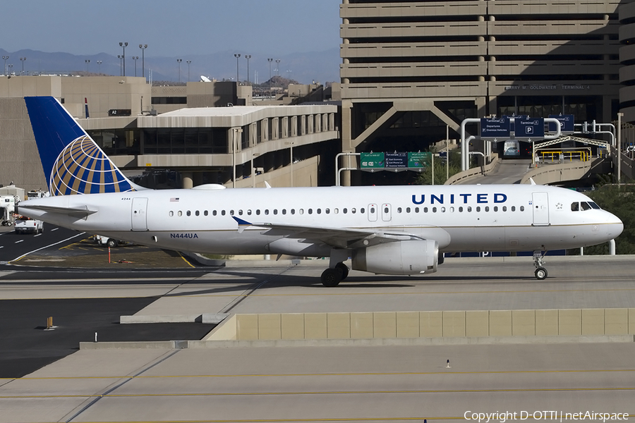 United Airlines Airbus A320-232 (N444UA) | Photo 461806