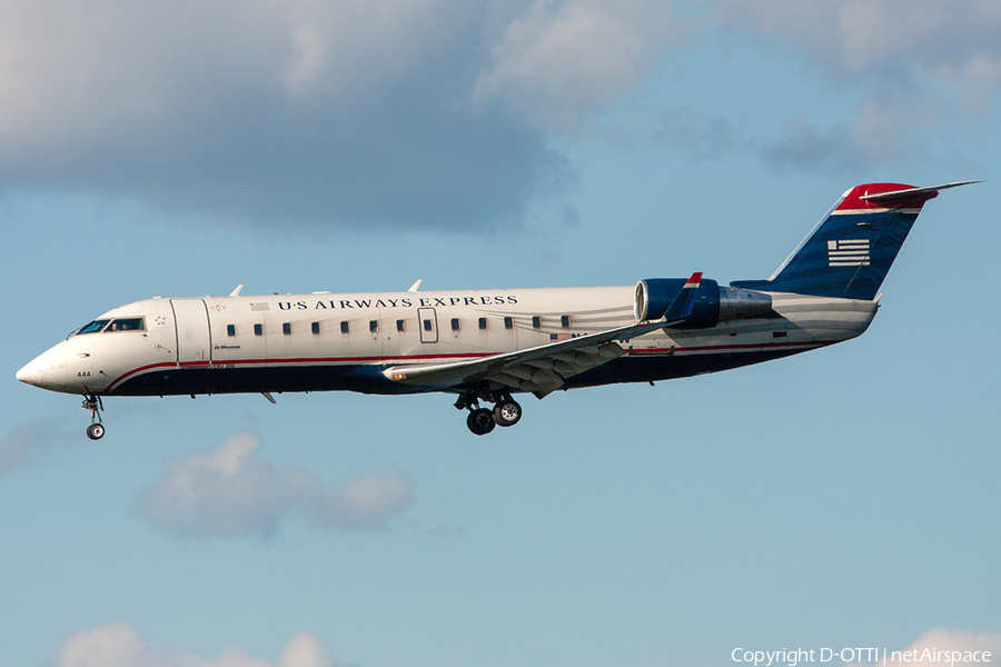 United Express (Air Wisconsin) Bombardier CRJ-200LR (N444ZW) | Photo 259955