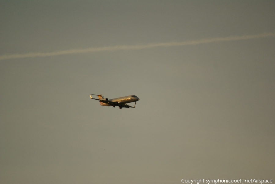 Air Wisconsin Bombardier CRJ-200LR (N447AW) | Photo 194819