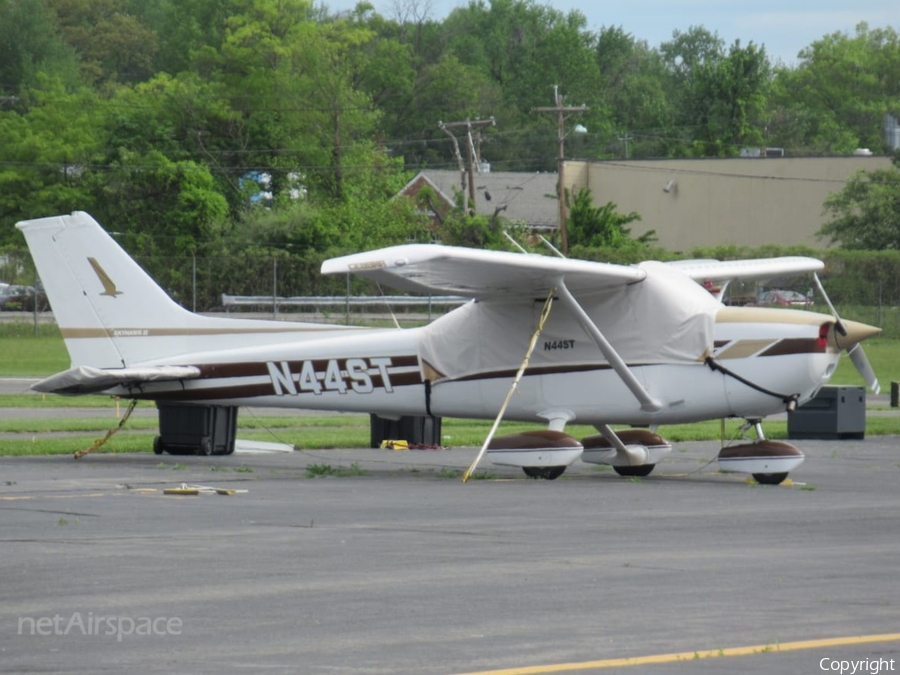(Private) Cessna 172N Skyhawk (N44ST) | Photo 679617