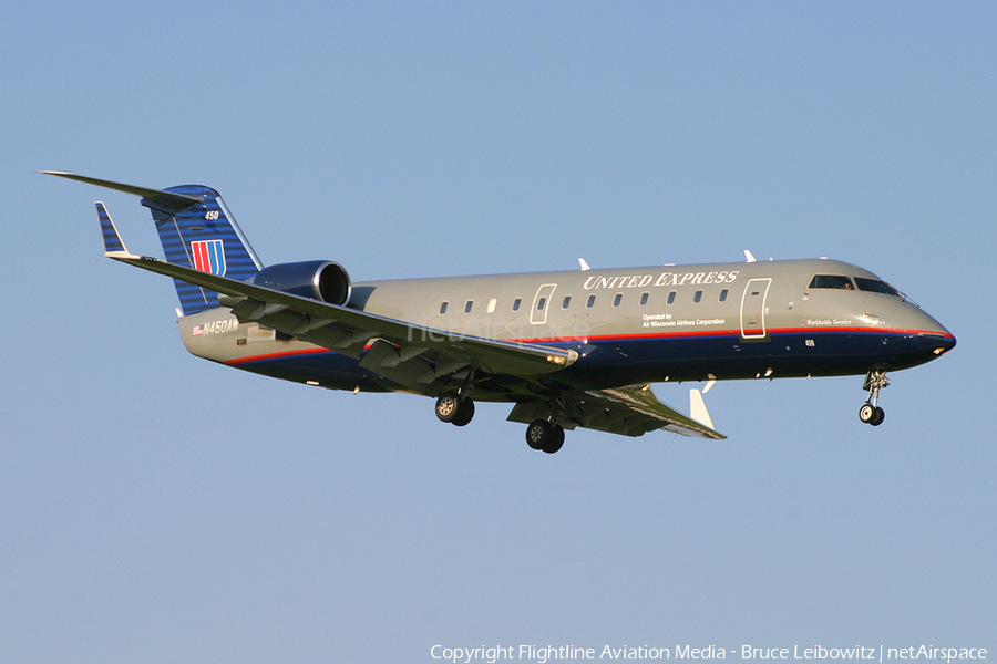 United Express (Air Wisconsin) Bombardier CRJ-200LR (N450AW) | Photo 151640