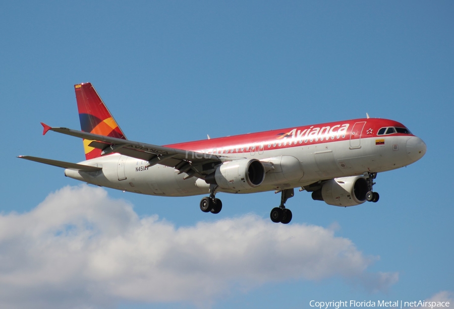 Avianca Airbus A320-214 (N451AV) | Photo 300545