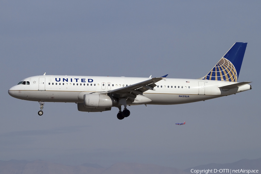 United Airlines Airbus A320-232 (N451UA) | Photo 423635