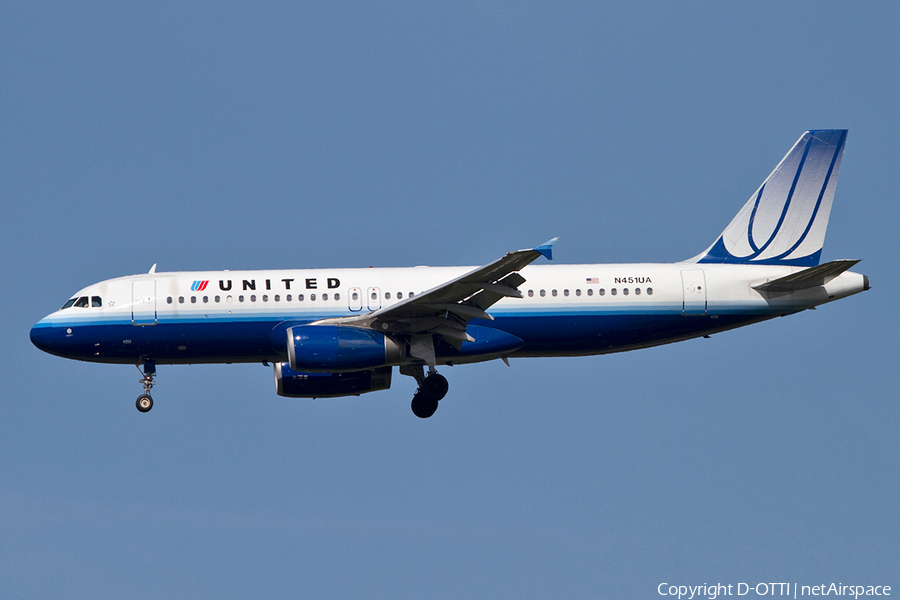 United Airlines Airbus A320-232 (N451UA) | Photo 364616