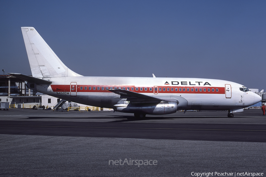 Delta Air Lines Boeing 737-247 (N4520W) | Photo 227521