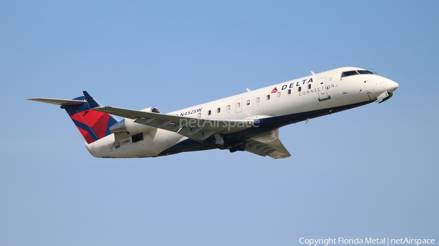 Delta Connection (SkyWest Airlines) Bombardier CRJ-200ER (N452SW) | Photo 586557