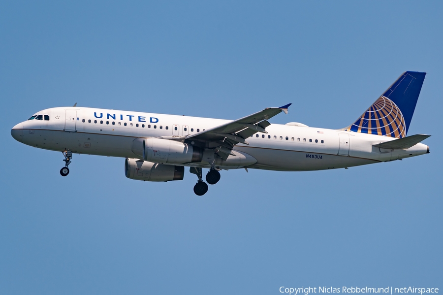 United Airlines Airbus A320-232 (N453UA) | Photo 680851