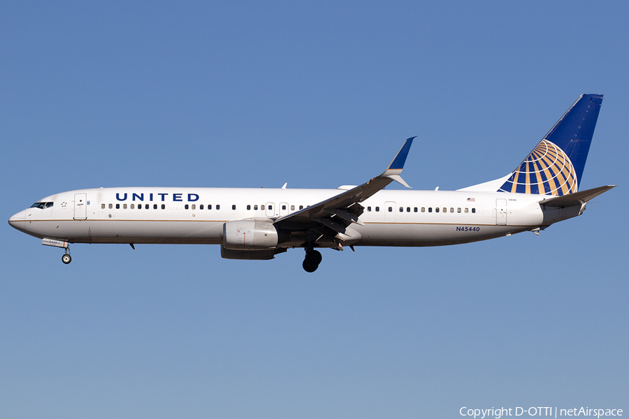 United Airlines Boeing 737-924(ER) (N45440) | Photo 555809