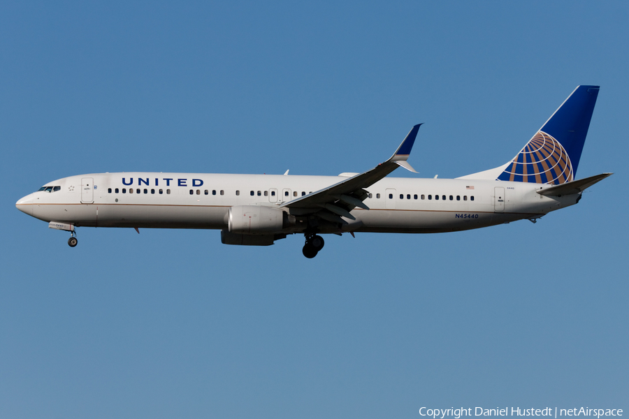 United Airlines Boeing 737-924(ER) (N45440) | Photo 415299