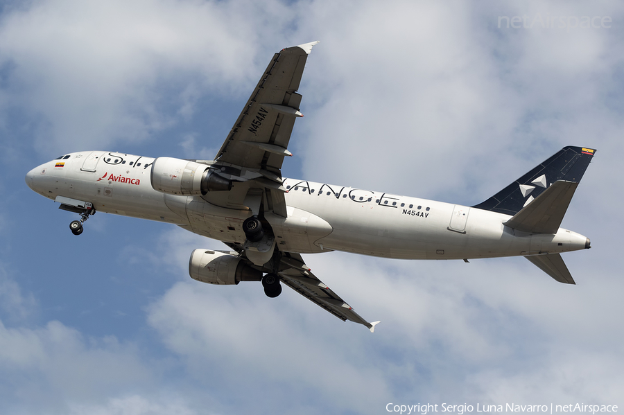Avianca Airbus A320-214 (N454AV) | Photo 610950