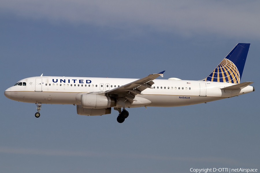 United Airlines Airbus A320-232 (N454UA) | Photo 464289