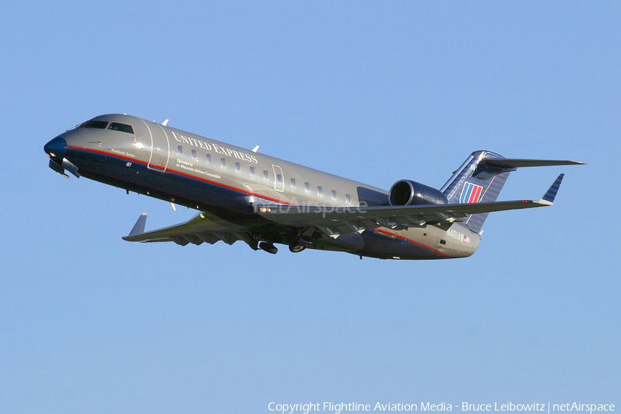 United Express (Air Wisconsin) Bombardier CRJ-200LR (N461AW) | Photo 150945