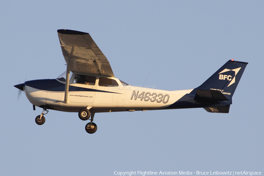 (Private) Cessna 172K Skyhawk (N46330) | Photo 158476