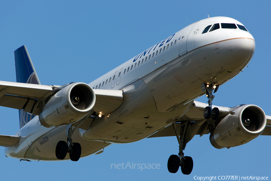 United Airlines Airbus A320-232 (N464UA) | Photo 47465